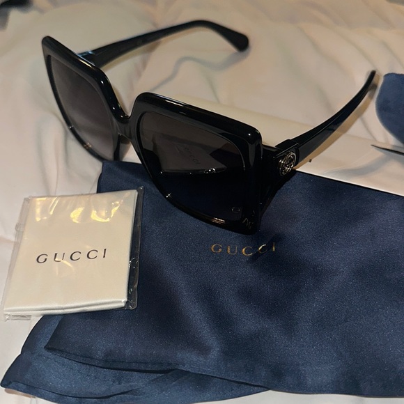 AUTHENTIC GUCCI SUNGLASSES